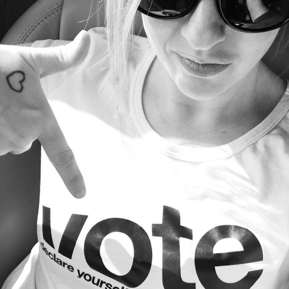 “American Eagle Outfitters” VOTE Tee - Picture 6 of 6